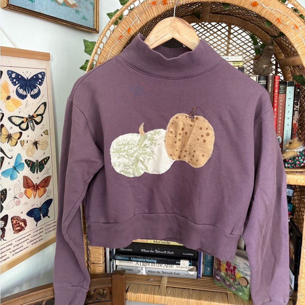 Mauve Cropped Turtleneck Sweatshirt with Handmade Pumpkin Patch